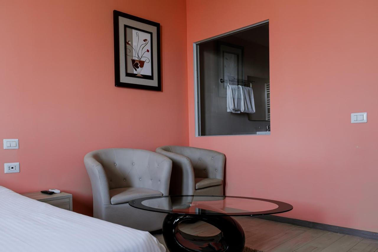 Queen Hotel Сесто-Сан-Джованни Экстерьер фото